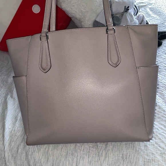 Kate Spade ♠️ Purse. Used in Great Condition! Color is a Beige tone. - Picture 4 of 9